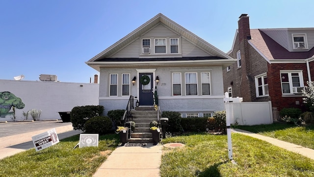 view of front facade featuring a front yard