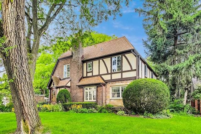 view of front of property with a front lawn