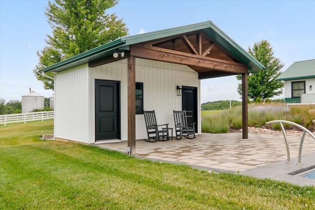 view of outdoor structure with a yard