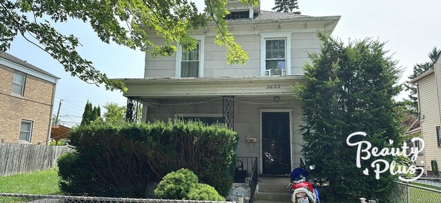 view of italianate-style house