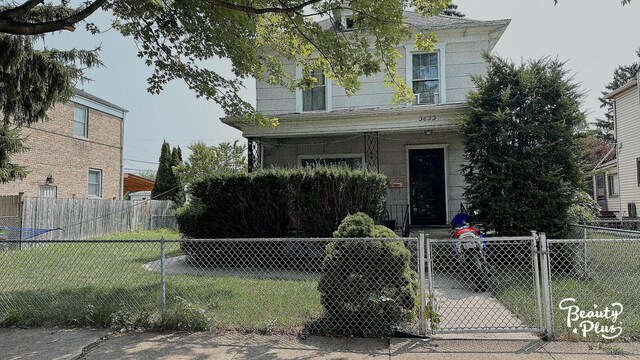 view of front of house with a front yard