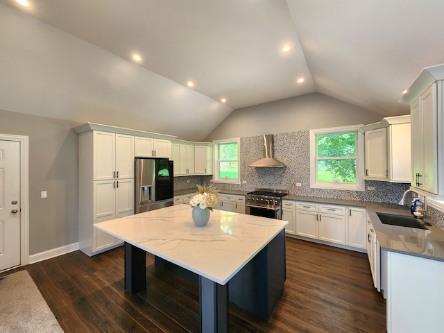 kitchen with sink, tasteful backsplash, a kitchen island, and stainless steel appliances