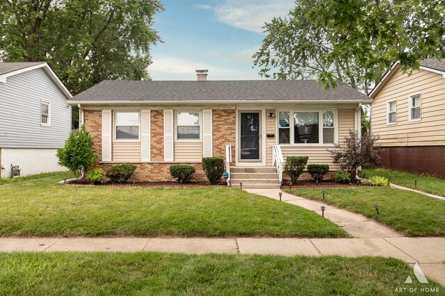 single story home featuring a front yard