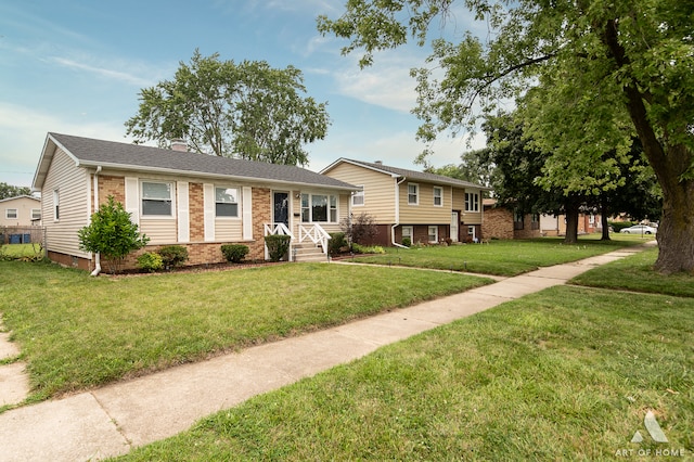 view of front of house featuring a front yard