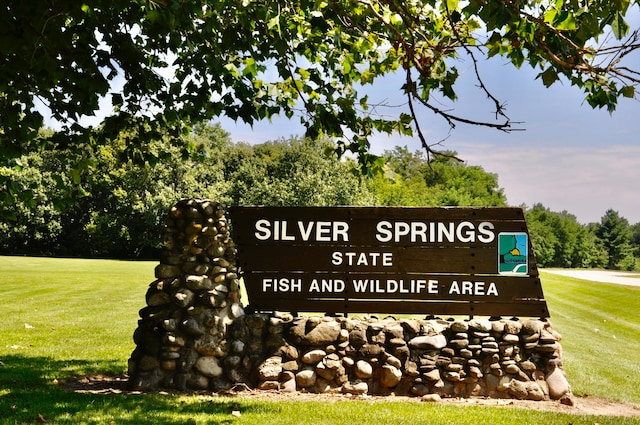 community / neighborhood sign with a lawn