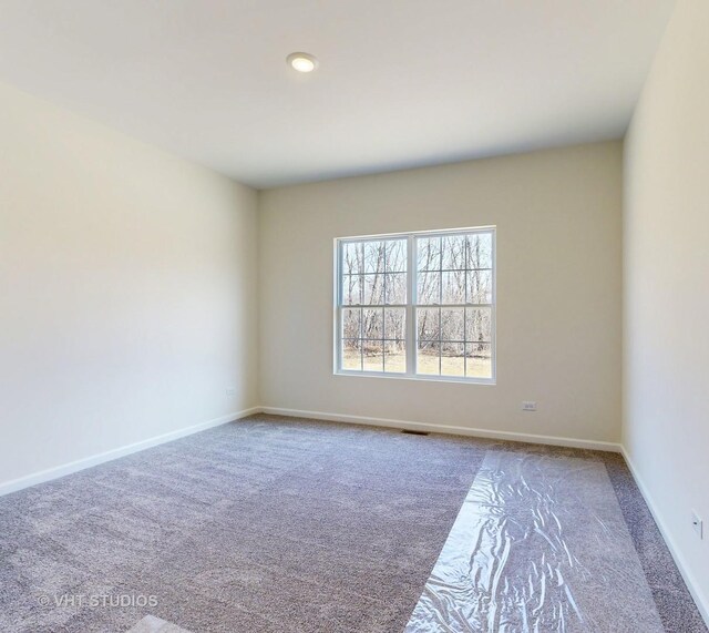 spare room featuring carpet floors