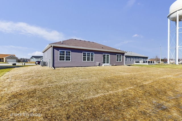 back of house featuring a yard