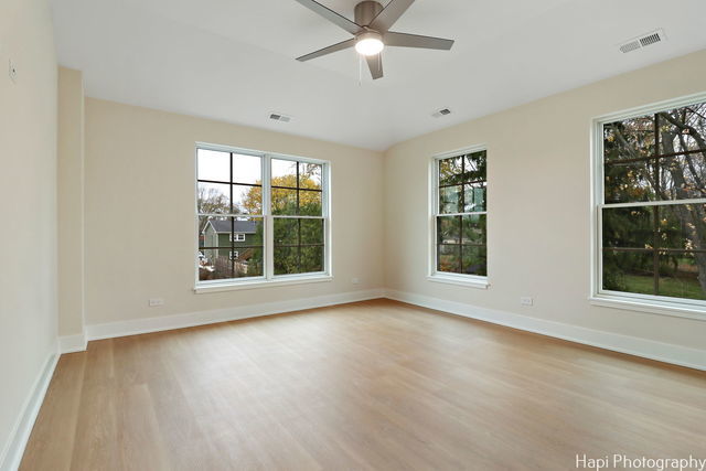 unfurnished room featuring light hardwood / wood-style flooring and ceiling fan