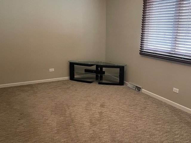 unfurnished room with carpet flooring