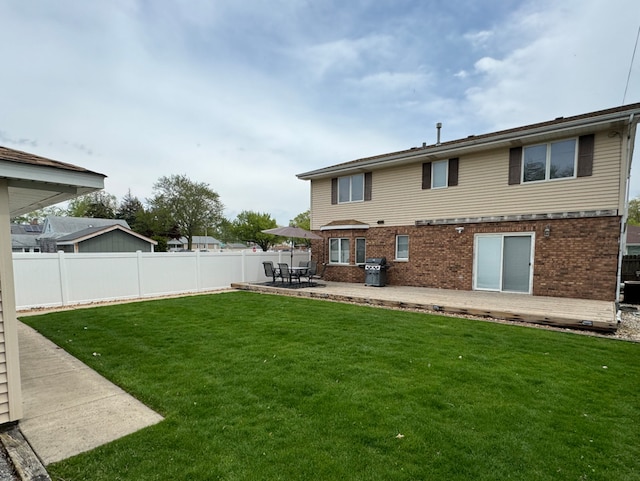 view of yard featuring a patio