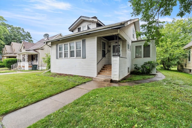 view of front of home featuring a front yard