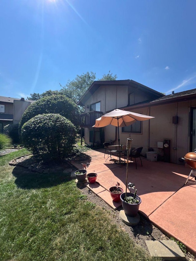 3132 Stonegate Ct, Flossmoor, IL 60422 - view of green lawn with a patio area