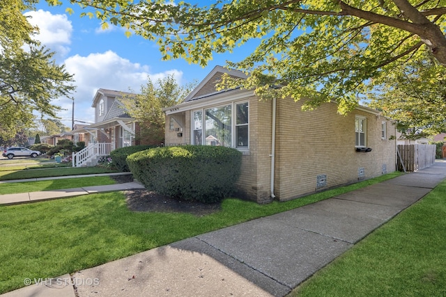 view of front of property featuring a front yard