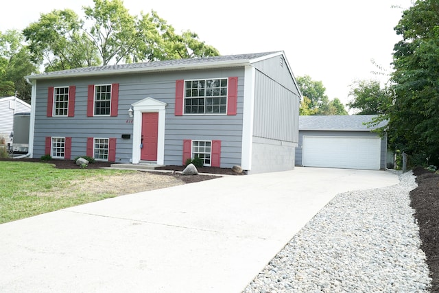 split foyer home featuring an outdoor structure, a front lawn, and a garage