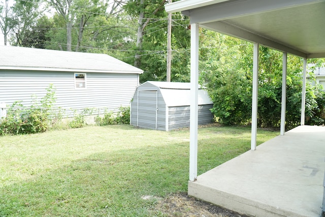 view of yard with a storage unit