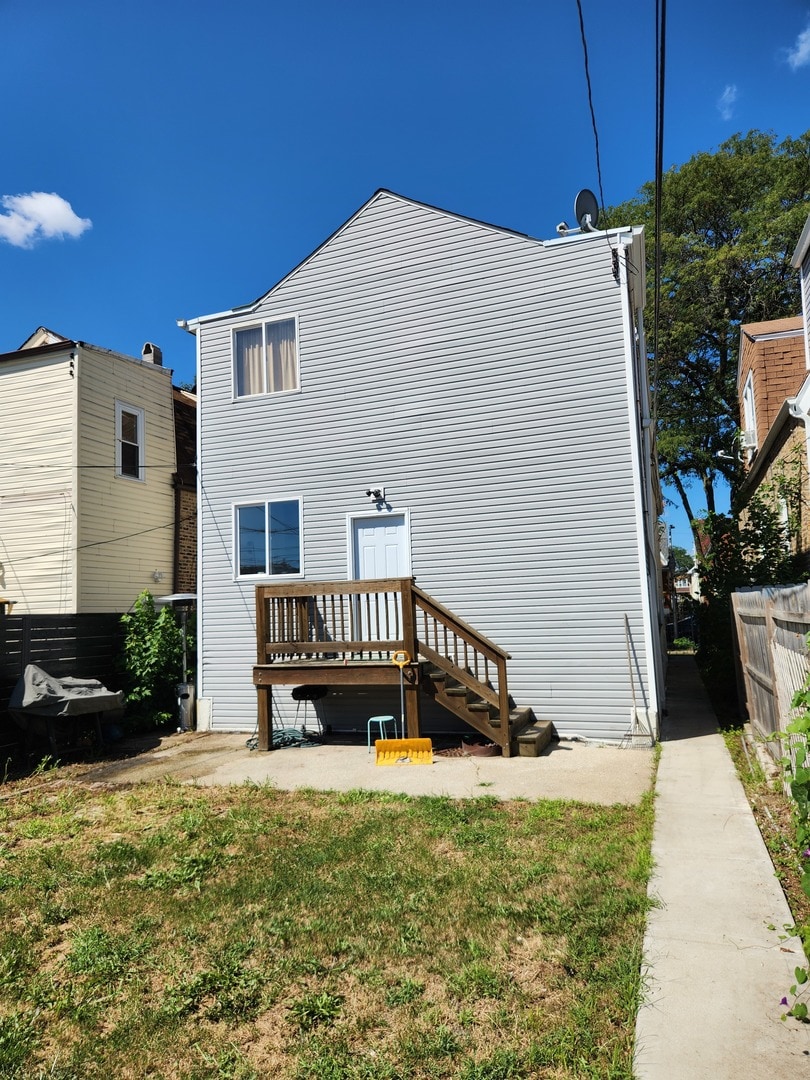 rear view of house featuring a lawn