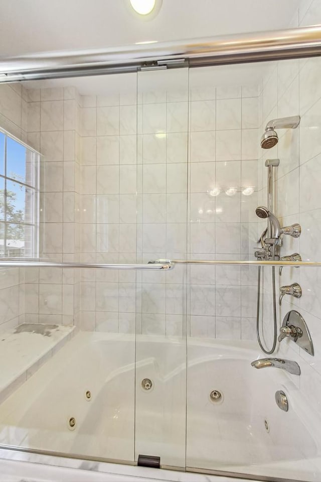 bathroom with enclosed tub / shower combo