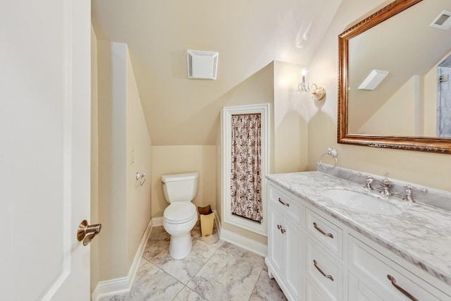 bathroom featuring toilet, curtained shower, vanity, and vaulted ceiling