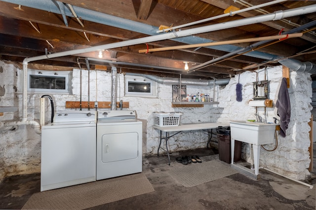 basement featuring washing machine and clothes dryer