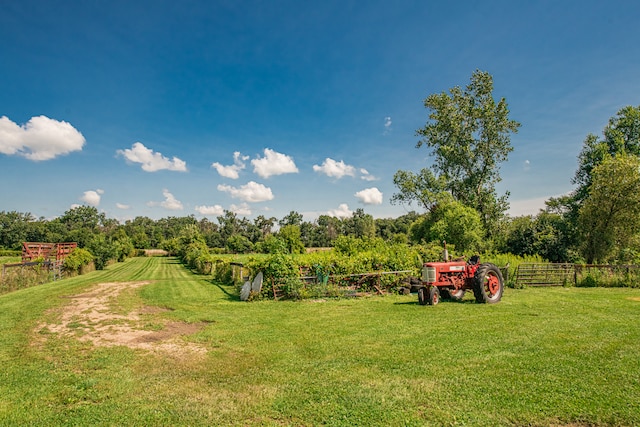 view of yard featuring a rural view