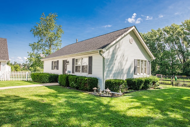 view of front of property with a front yard