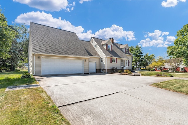 view of front of property featuring a front yard and a garage