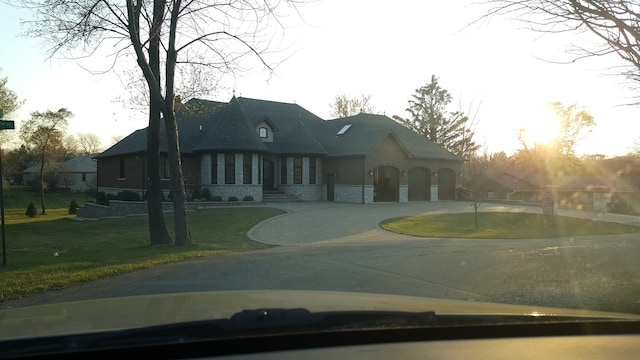 view of front of property featuring a garage and a front yard