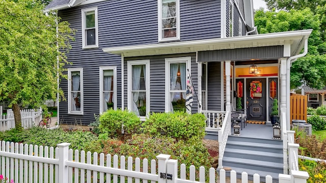 view of front of house featuring a porch