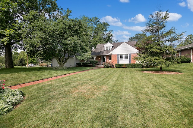 view of front of property with a front yard