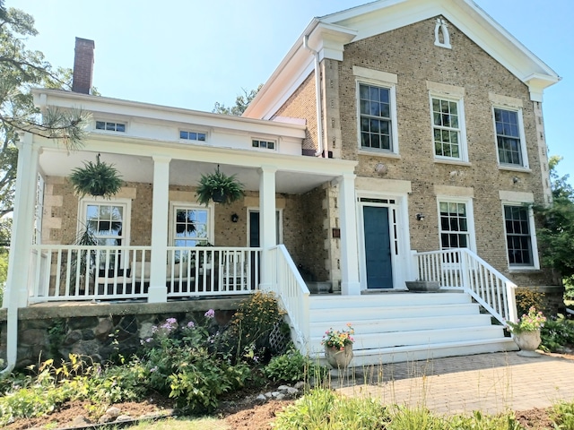 view of front of property featuring covered porch