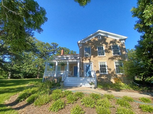 view of front of home featuring a front yard and covered porch