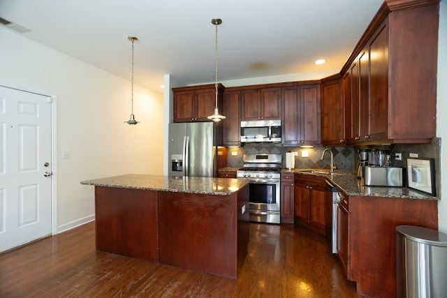 kitchen featuring stainless steel appliances, a center island, dark hardwood / wood-style floors, and tasteful backsplash