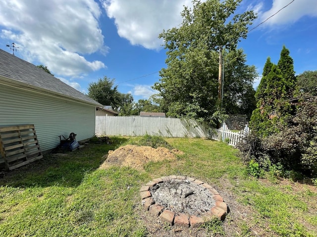 view of yard with a fire pit