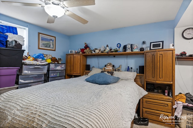 bedroom featuring ceiling fan