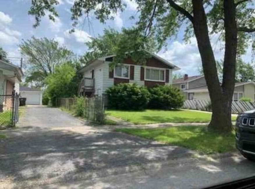 16423 Marshfield Ave, Markham, IL 60428 - view of front of property with a front lawn and fence