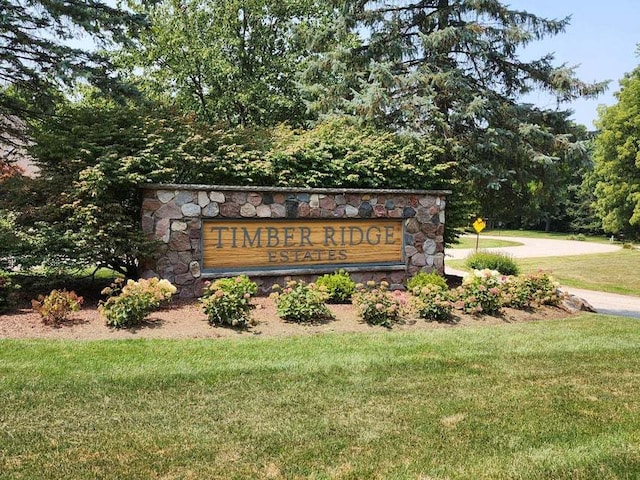 community sign with a yard