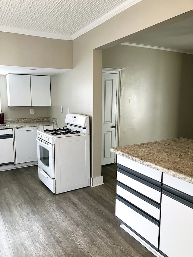 kitchen featuring white cabinets, crown molding, dark hardwood / wood-style flooring, and gas range gas stove