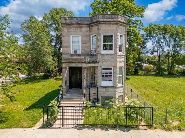 view of front facade with a front lawn