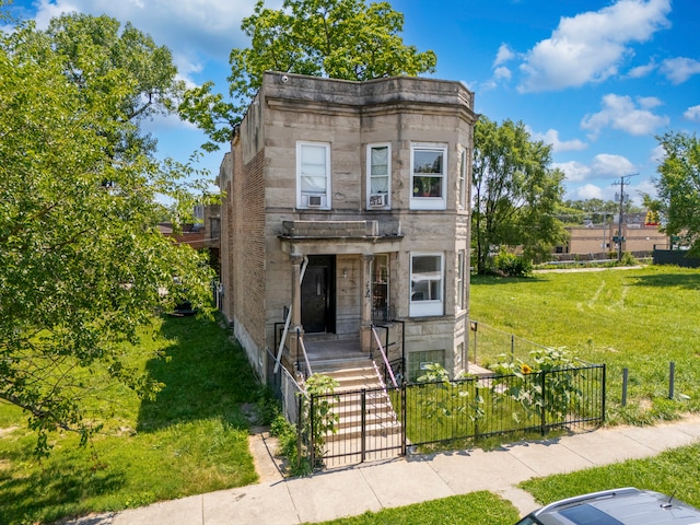 view of front of home with a front lawn