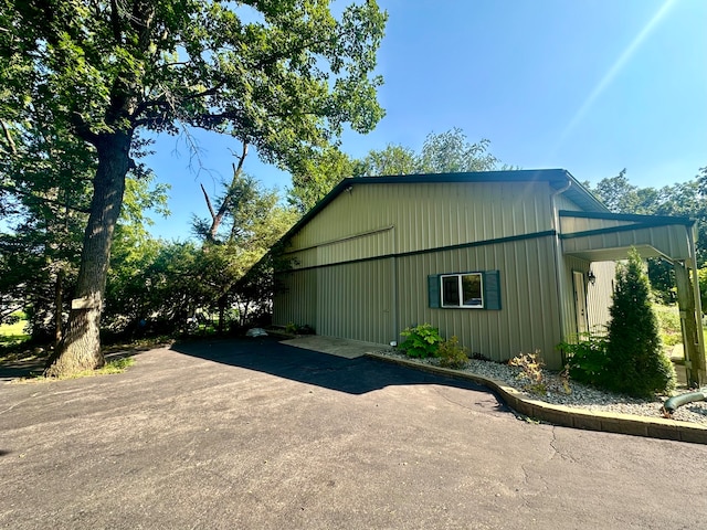 view of outbuilding