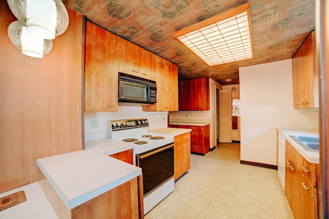 328 E Mulberry St, Watseka, IL 60970 - kitchen featuring white appliances, light flooring, a sink, light countertops, and a peninsula
