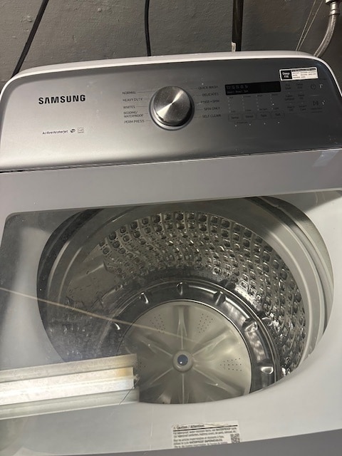 interior details with washer / clothes dryer