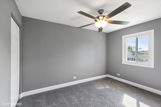 carpeted empty room featuring ceiling fan