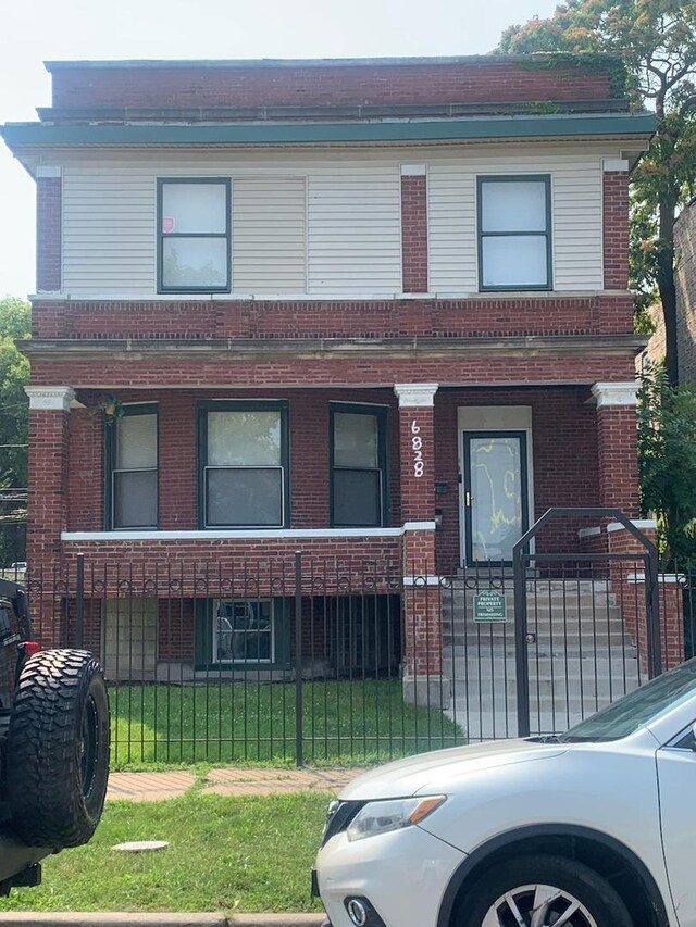 view of front facade with a front lawn