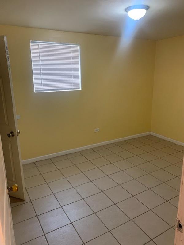 unfurnished room featuring light tile patterned floors