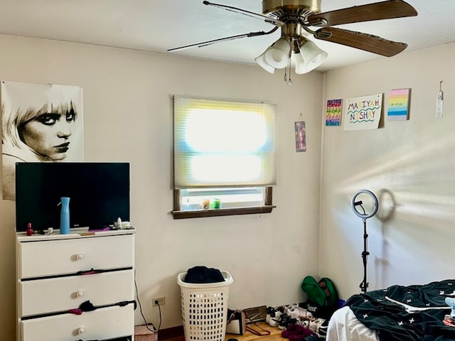 bedroom featuring ceiling fan