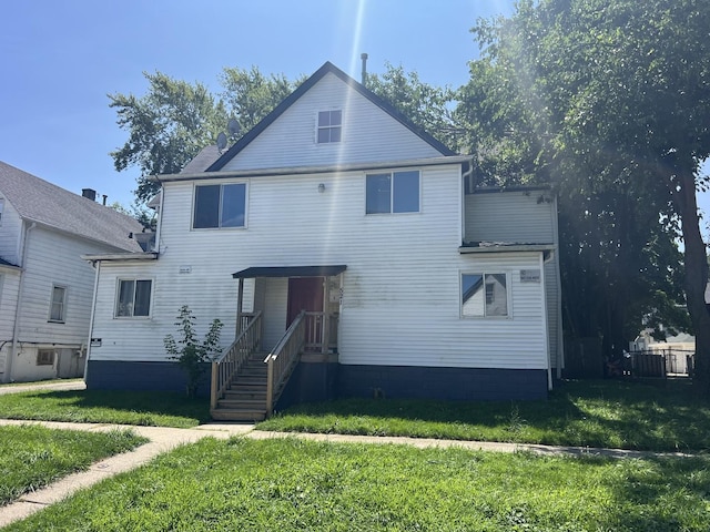 view of front facade with a front yard