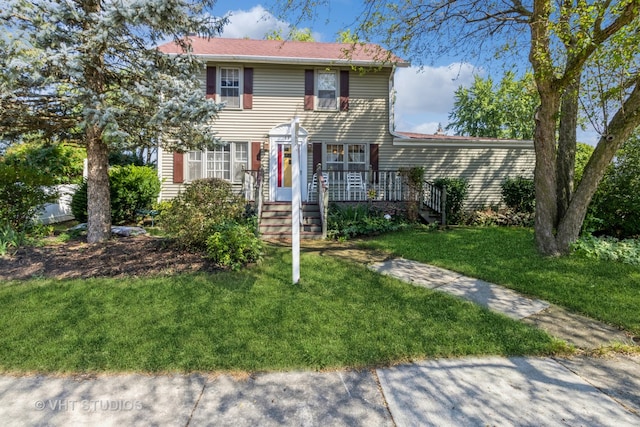 view of front facade with a front lawn