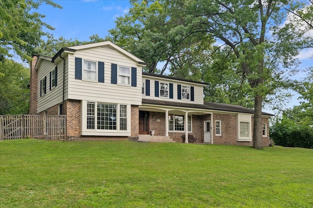 view of front of home featuring a front lawn