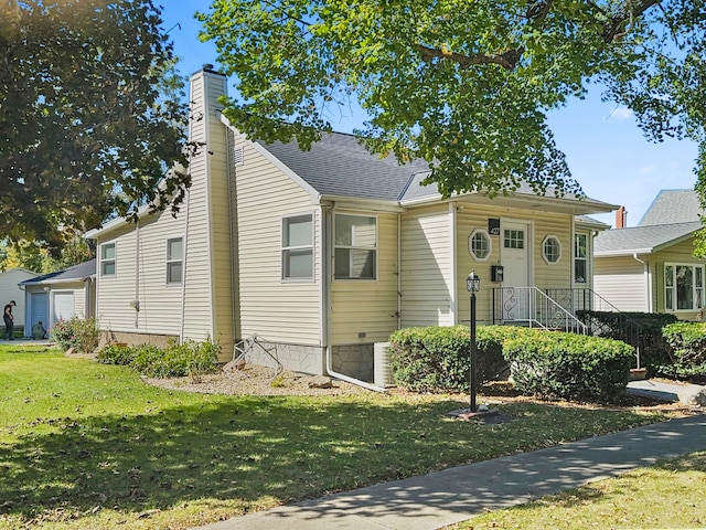 view of front of property with a front yard